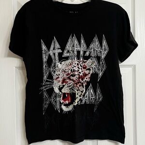 Def leopard tshirt, size medium.